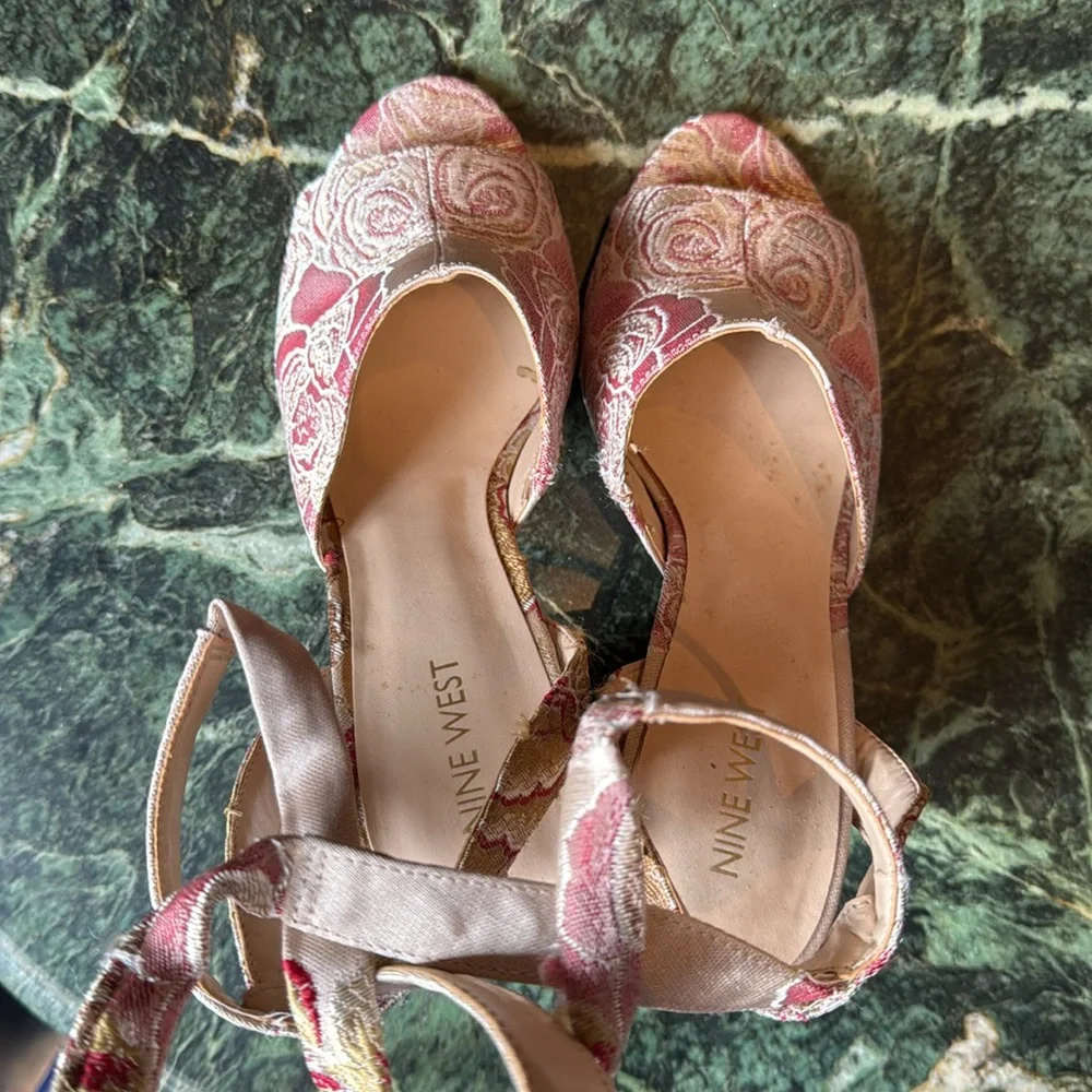 Nine West Tapestry block heels with ankle ties 8.5 comfortable! - Picture 8 of 9